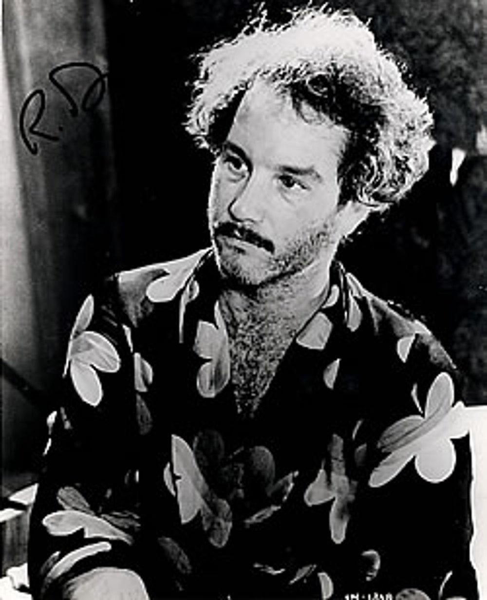 Richard Dreyfuss Autographed Publicity Photograph UK Promo photograph SIGNED PHOTO